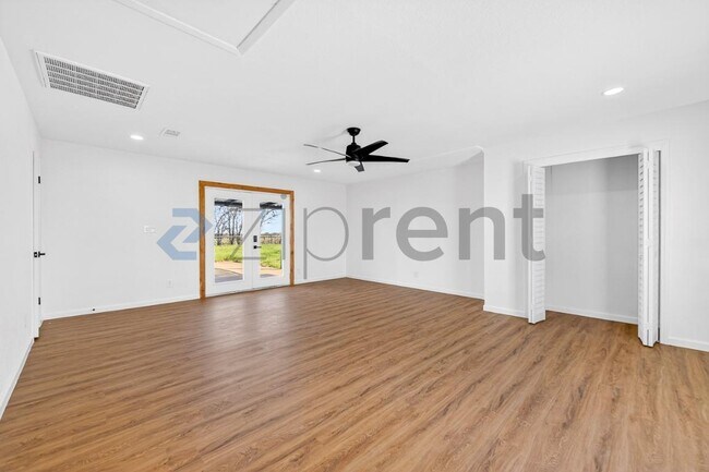 Building Photo - 2404 TX-289