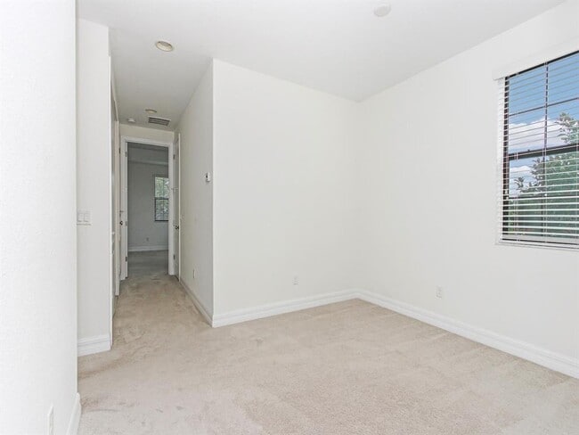 Building Photo - 10070 Eagle Creek Center Blvd