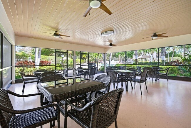 Building Photo - 3507 Oaks Way