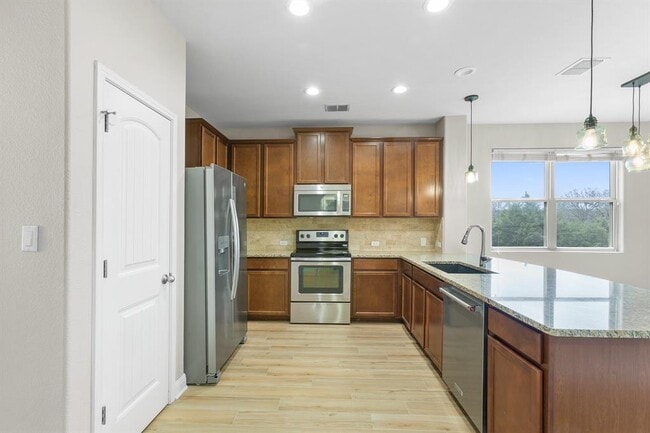 Building Photo - 10824 Dinah Dr