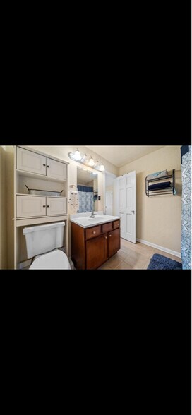 Building Photo - 245 Winding River Dr