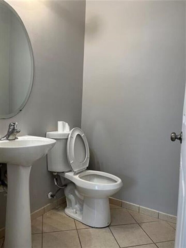 Building Photo - 349 NE 36th Terrace