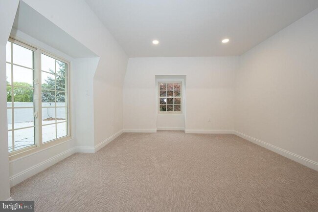 Building Photo - 4103 Laurel Dr