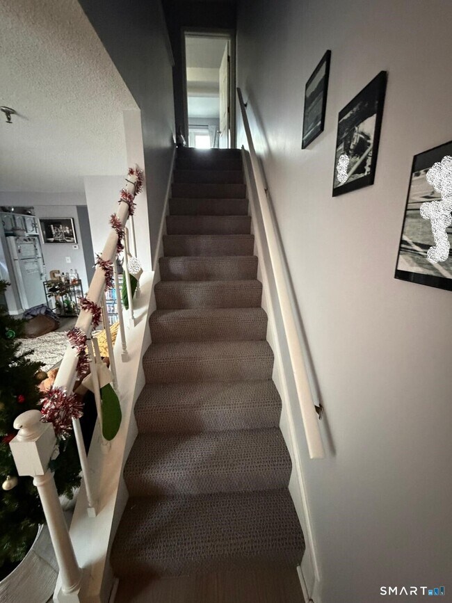 Building Photo - 678 Savin Ave