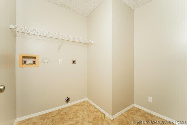 Building Photo - 6642 NW 42nd Ave