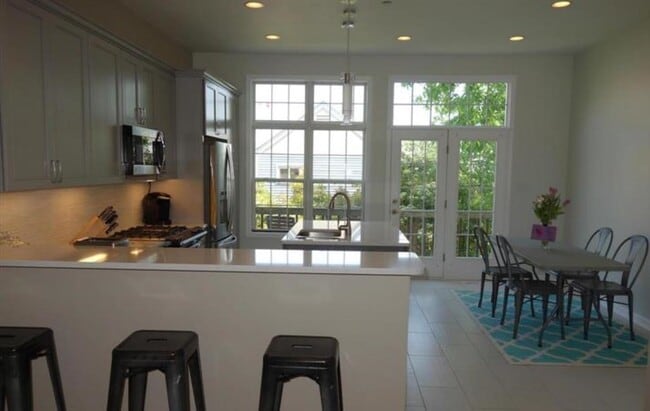 Enjoy your kitchen - 1439 N Scott St