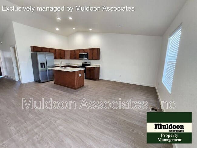 Building Photo - 251 W Acorn Dr