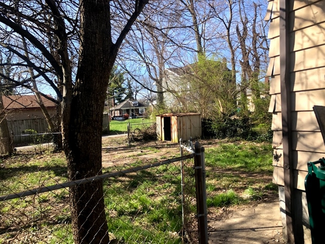 Building Photo - 2 bed 1 bath in Bond Hill