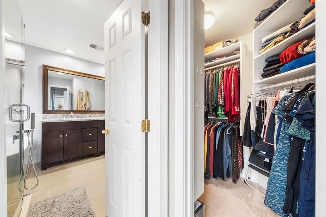 Building Photo - 4620 Knight Pl