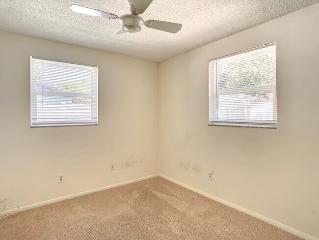 Building Photo - 4 Bedroom POOL Home in Largo