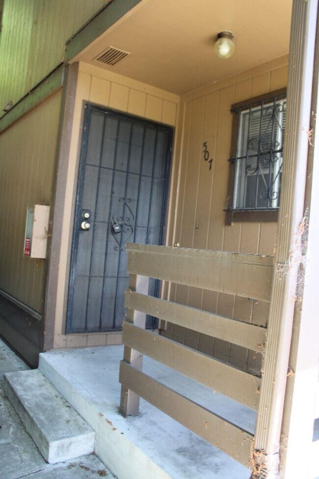 Building Photo - 507 Chabre Ct