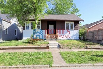 Building Photo - Four Bedroom House | One Bathroom