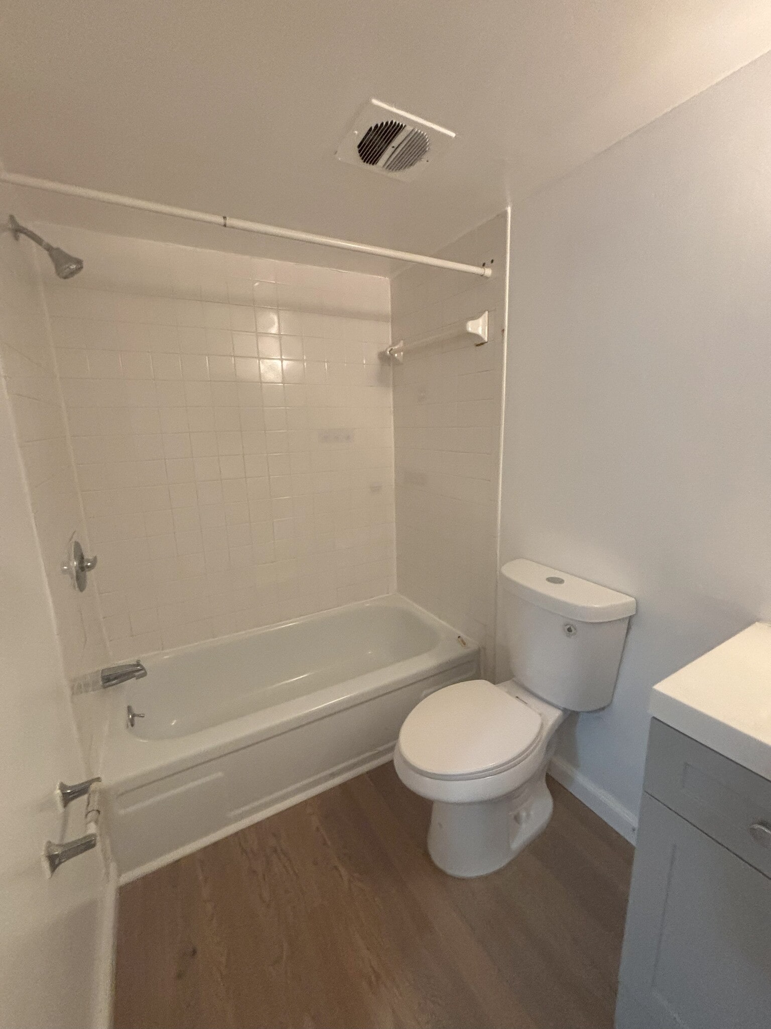 Bathroom - 818 Quince Orchard Blvd
