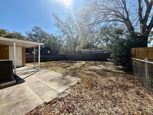 Building Photo - 1607 E Maple Ave