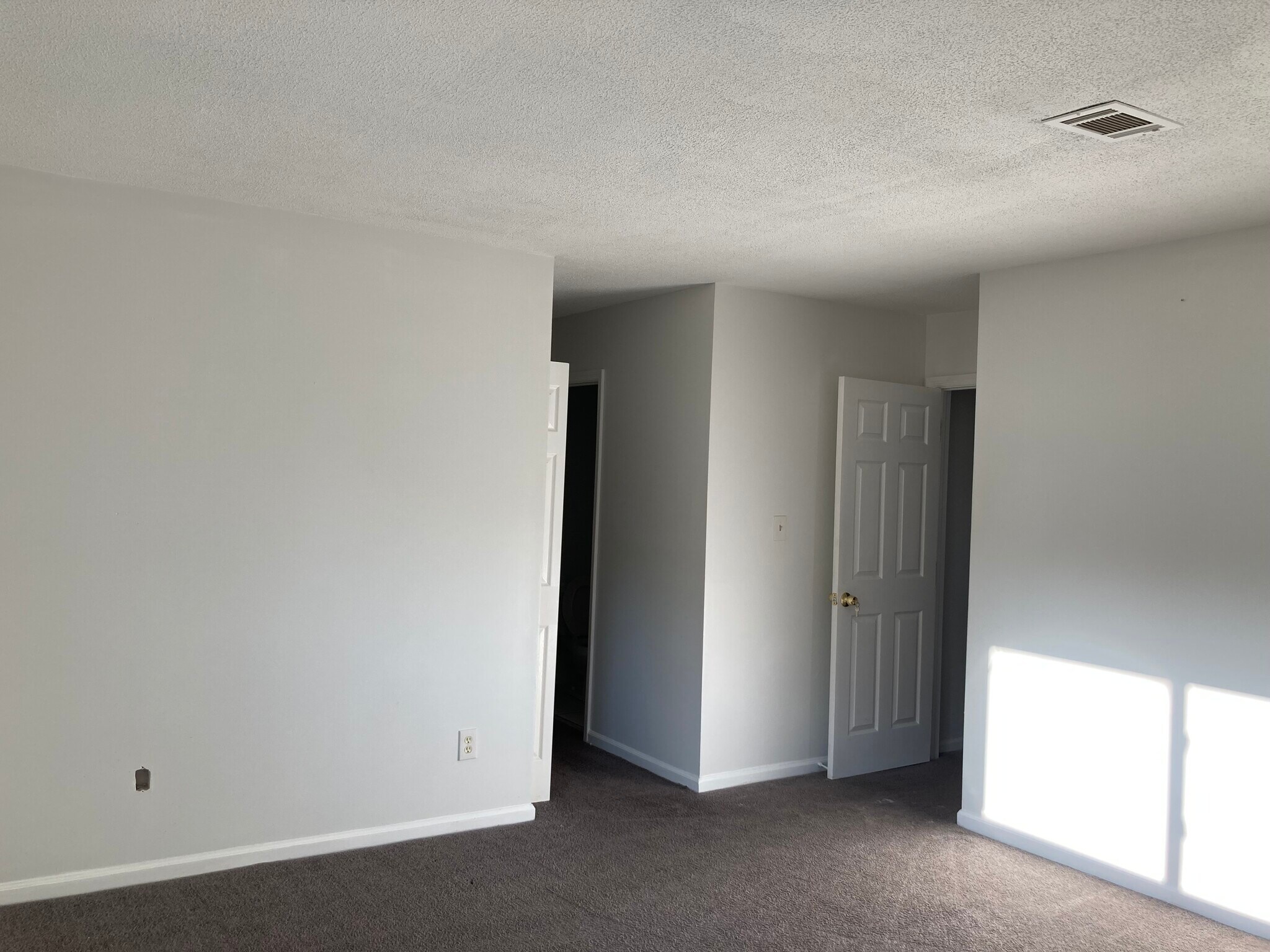 Building Photo - 2022 Oak Park Ln