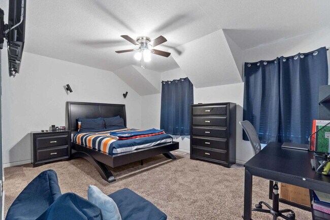 Building Photo - 216 Cloverdale Blvd