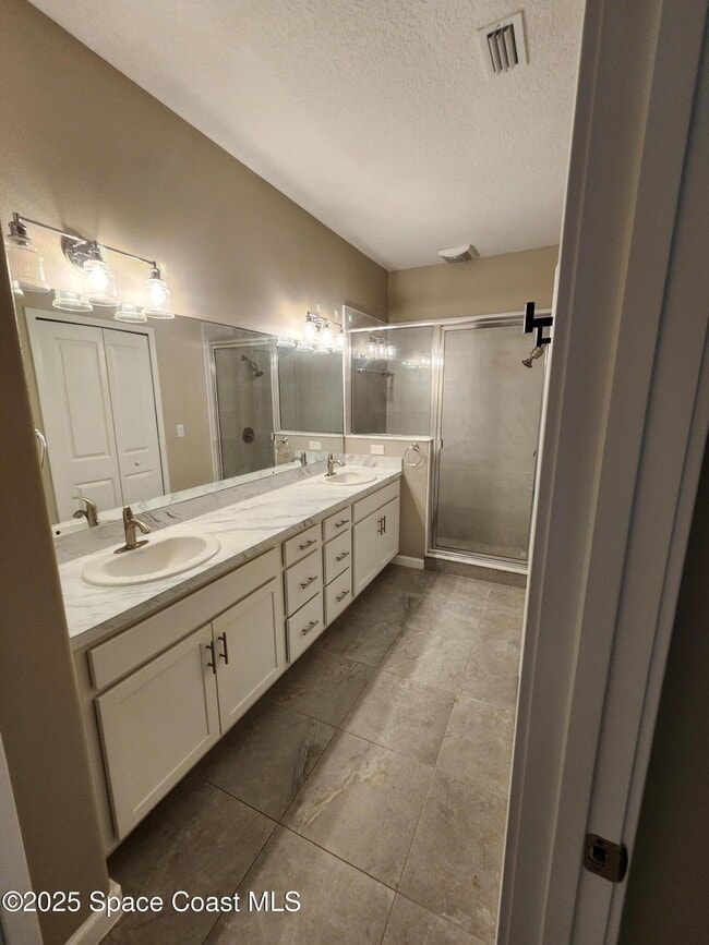 Building Photo - 3951 Playa Del Sol Dr