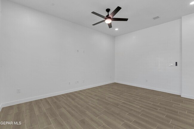 Building Photo - 15233 Expectation Ave