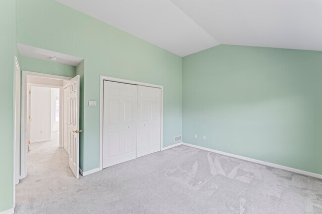 Building Photo - 601 Larson Dr