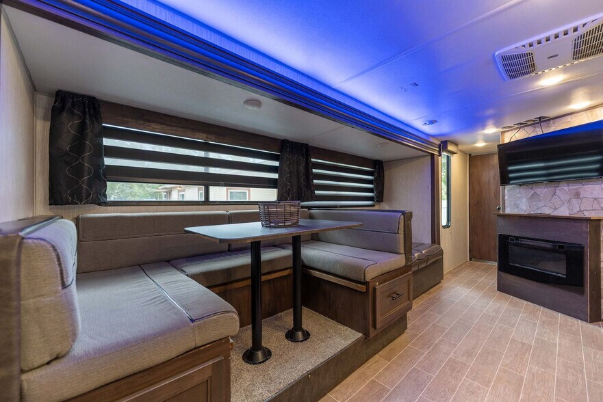 Building Photo - 1905 W St Louis St