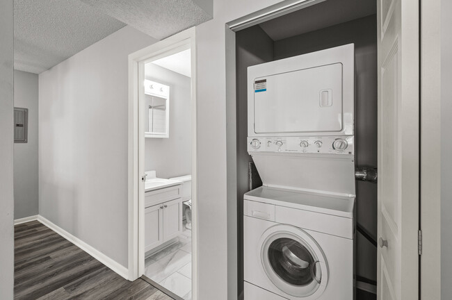 Building Photo - Rosco Apts-2720
