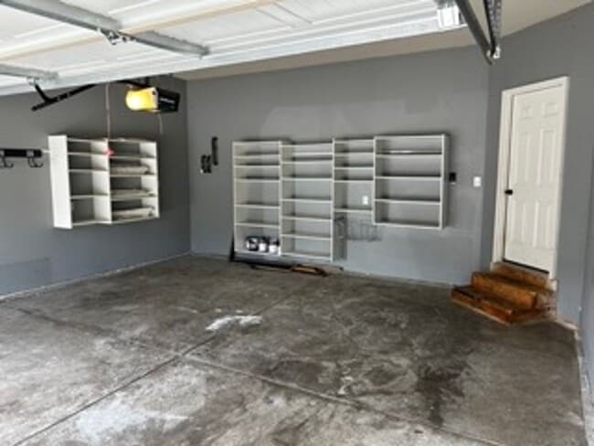Building Photo - Spacious 5BR/4BA Home in Desirable Lexington Neighborhood – Bright Layout, Great Storage & Prime ...