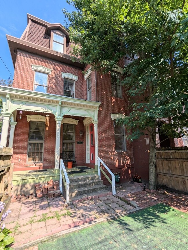 Building Photo - 312 Denniston St