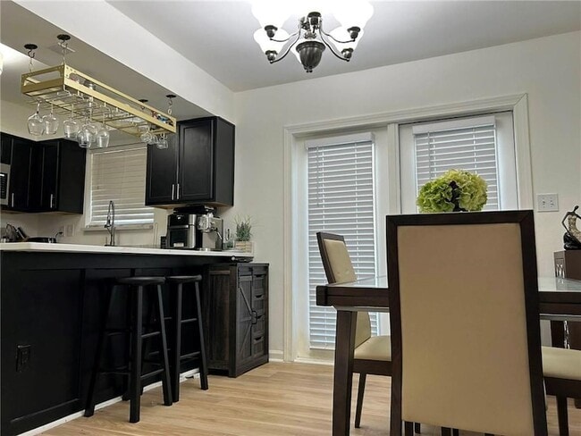 Building Photo - 6940 Roswell Rd NE