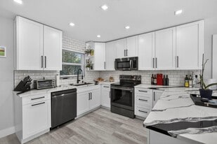 Building Photo - 2388 S Wallen Dr