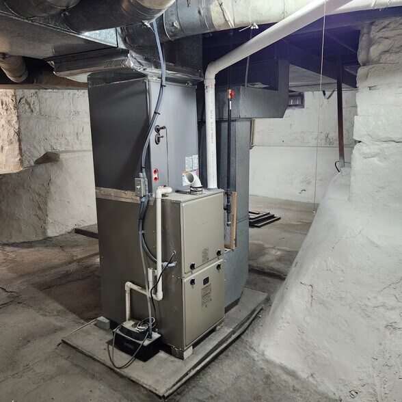 Building Photo - 212 1st St NW