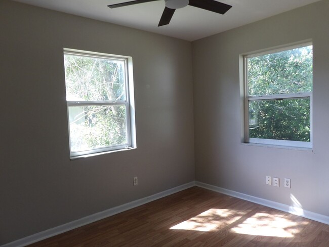 Building Photo - REMODELED INSIDE 3 Bedroom, 1 Bath, 1 car ...