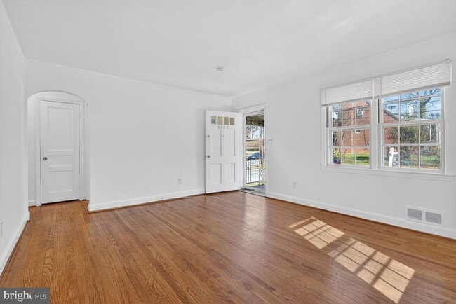 Building Photo - 5019 Kenesaw St