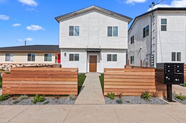 Building Photo - 6704 Saranac St