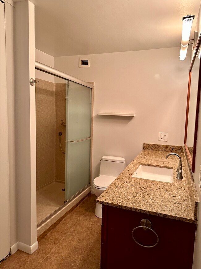 Building Photo - 1030 N State St