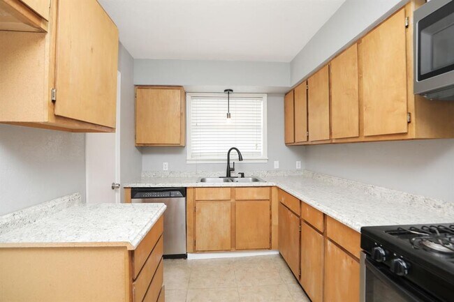Building Photo - 3218 Cedarcrest Dr