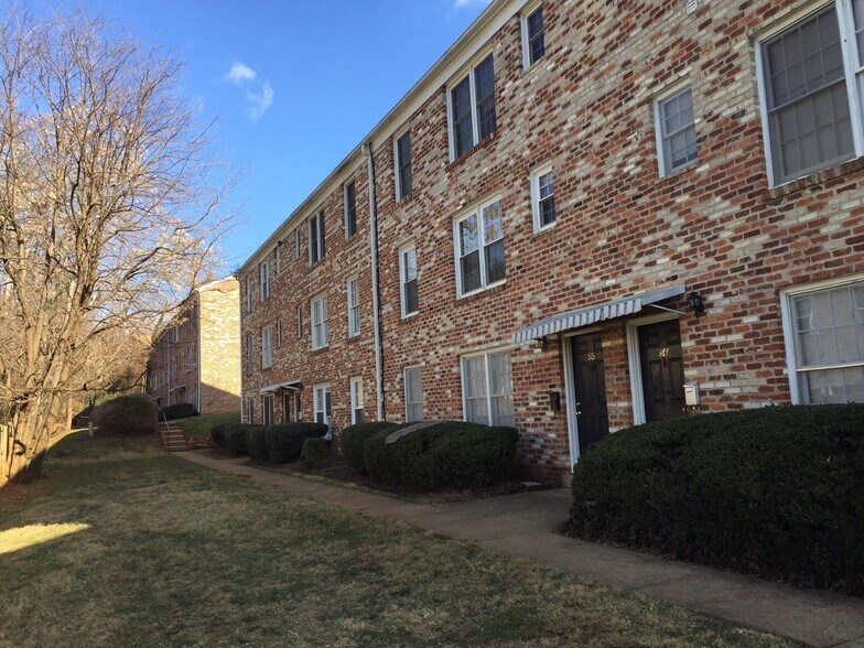 Building Photo - 2527 HYDRAULIC Rd