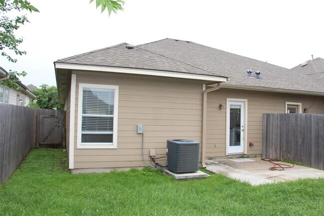 Building Photo - 2838 Southampton Way