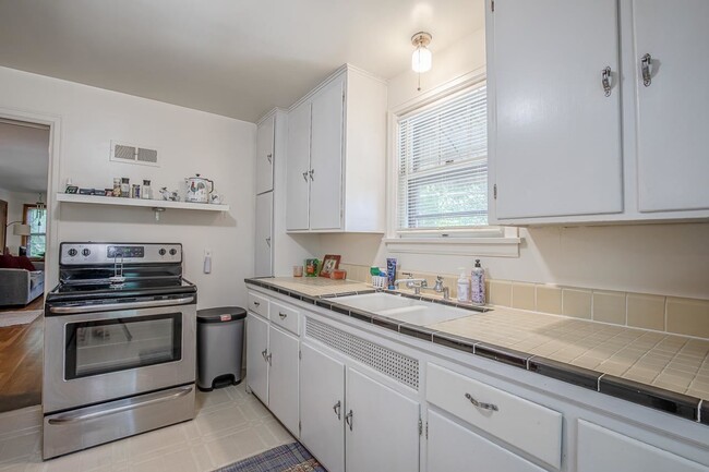 Kitchen - 2640 Stevens St