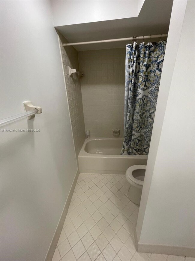 Building Photo - 454 N Laurel Dr