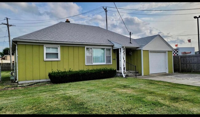 Building Photo - 1920 Pickle Rd