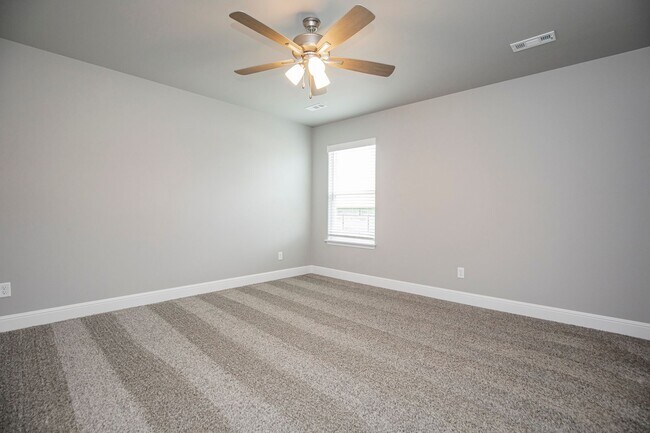 Building Photo - 2010 Periwinkle Pl