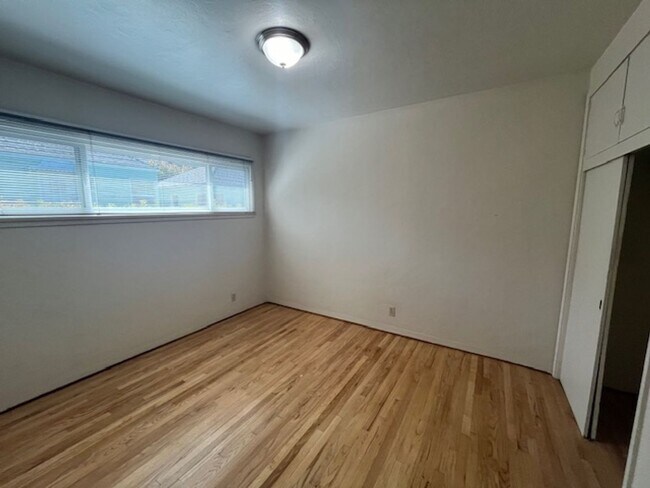 Building Photo - 1241-1243 Fredericks St