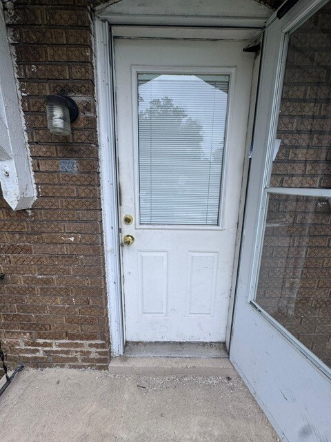 Building Photo - 3738 Sylvan Pl