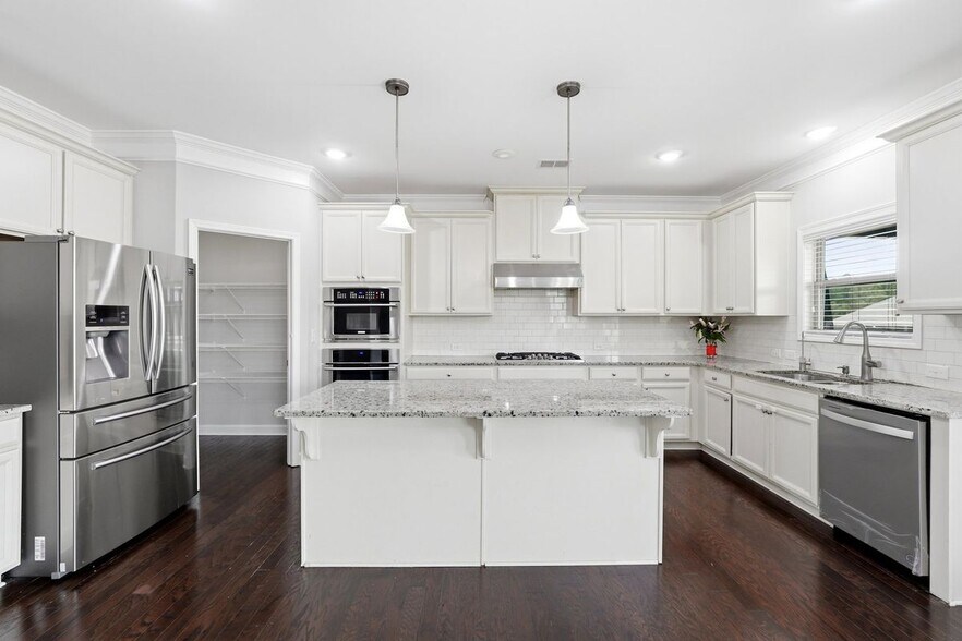 Building Photo - 304 Cochin Dr