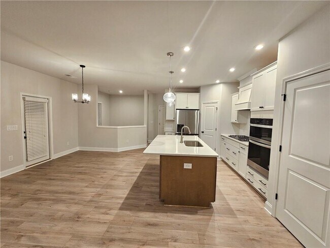Building Photo - 5030 Sierra Creek Dr NE