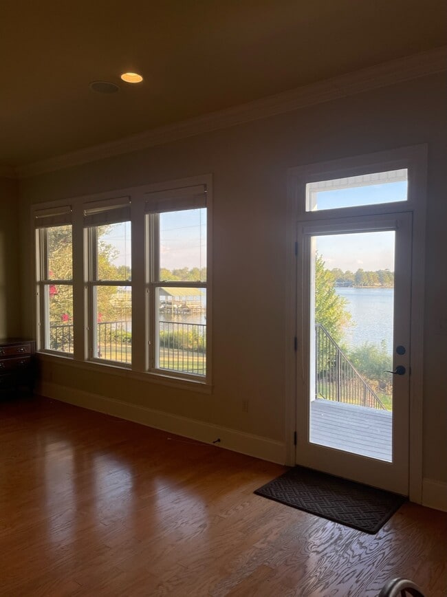 Building Photo - 1200 E Main St