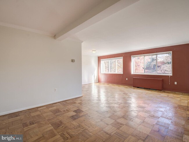 Building Photo - 200 N Maple Ave
