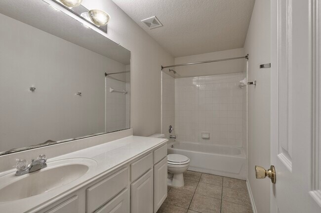 Building Photo - 2107 Auburn Vale St