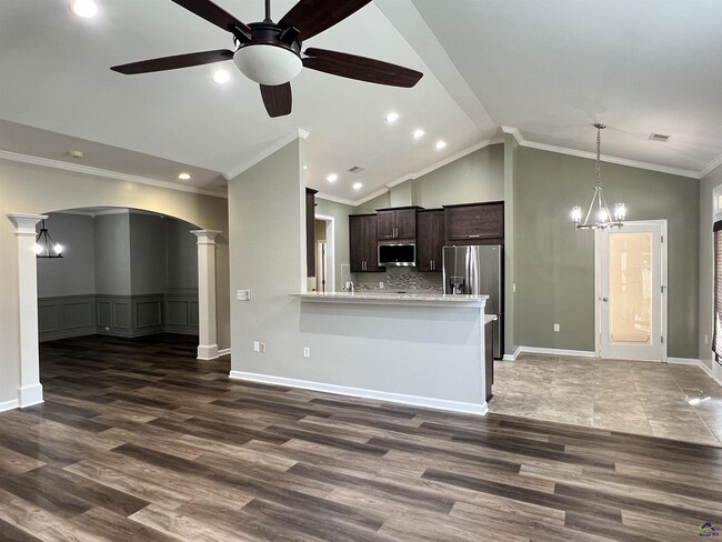 Building Photo - 210 Hearthwood Dr