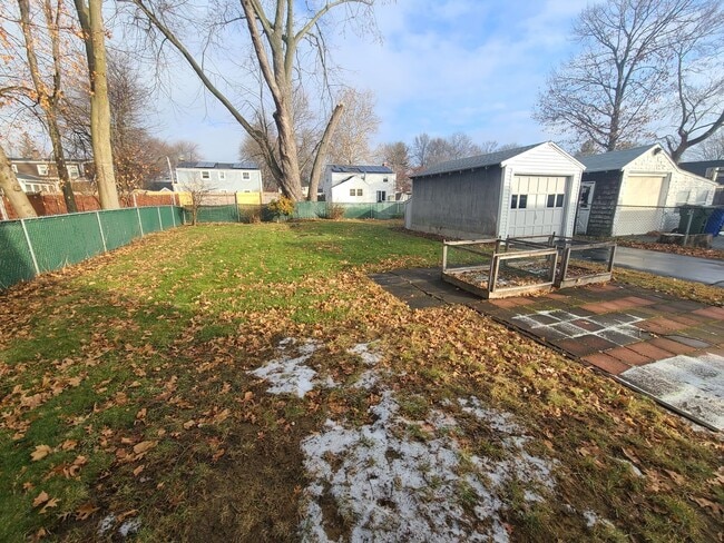 Building Photo - 2 Bedroom Single-Family Home